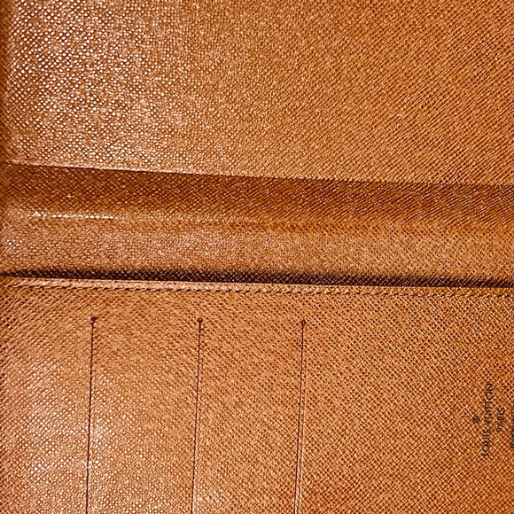 Louis Vuitton Passport Cover - Picture 6 of 6